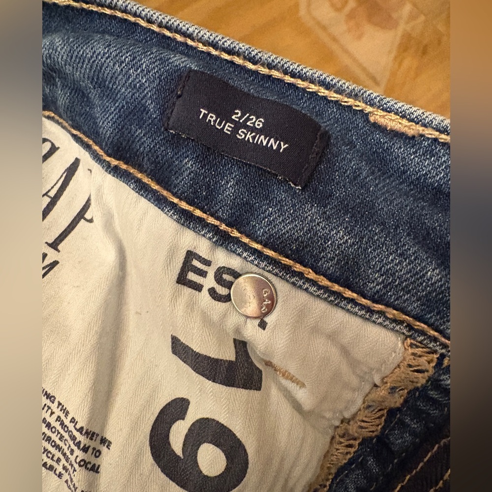 GAP Women's Light Blue Ripped Jeans - Picture 5 of 9
